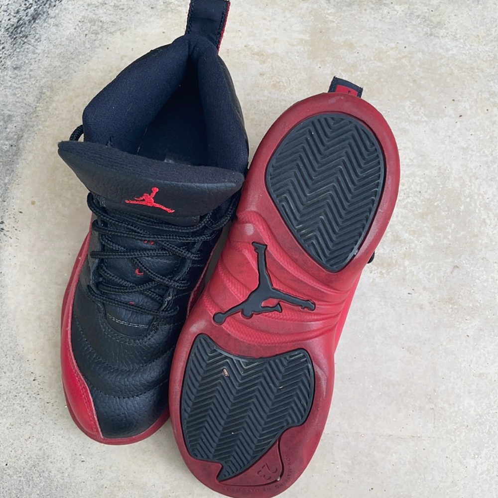 Jordan 12 flue games size 2.5y